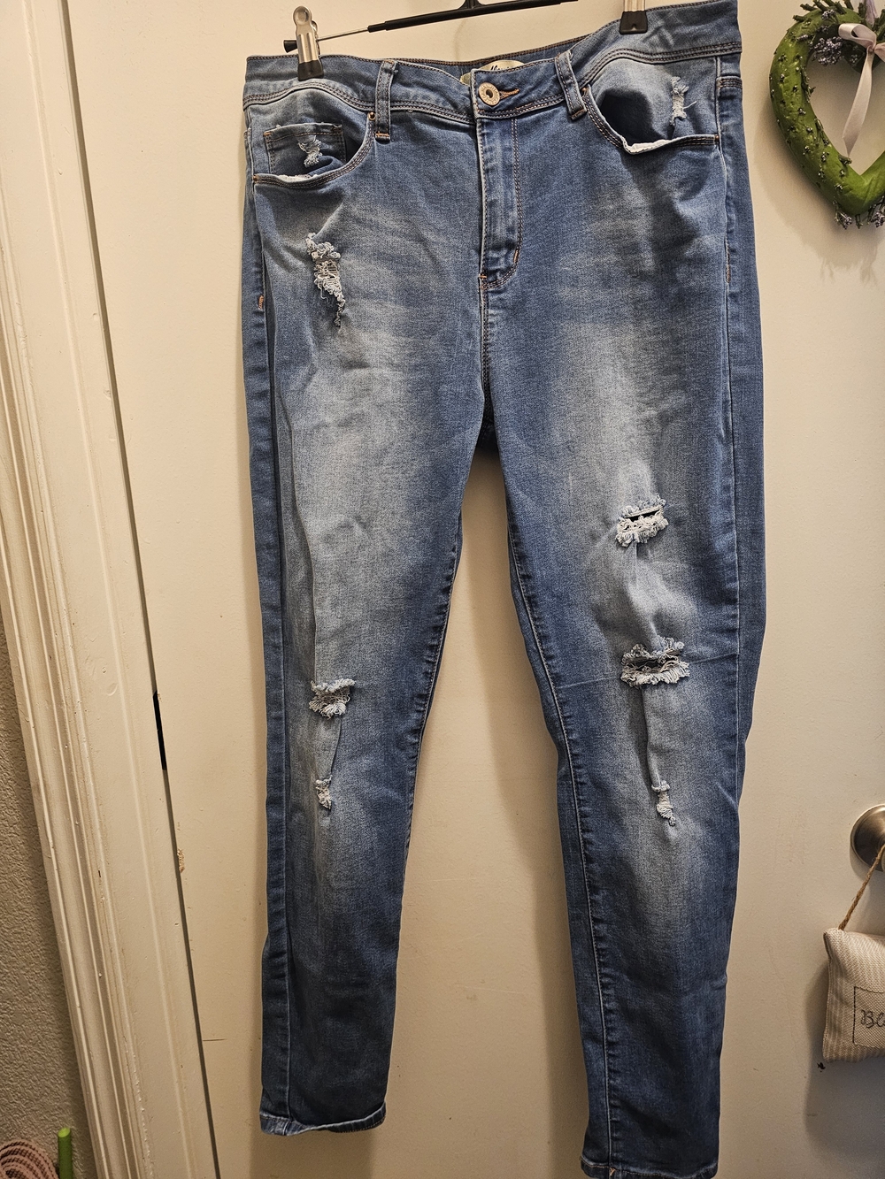 Women’s California Vintage Distressed Light Blue Denim Jeans